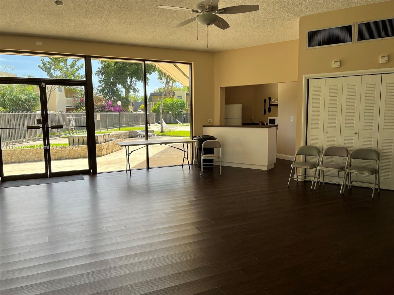 KENDALE LAKES TOWNHOUSE C - Residential