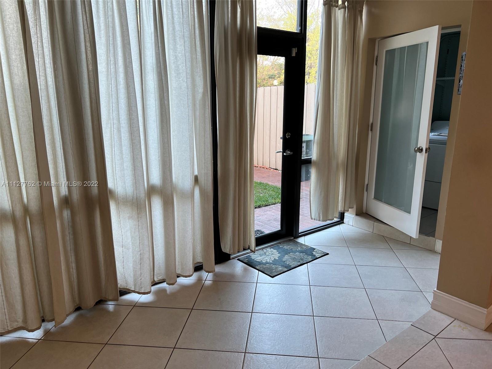 KENDALE LAKES TOWNHOUSE C - Residential