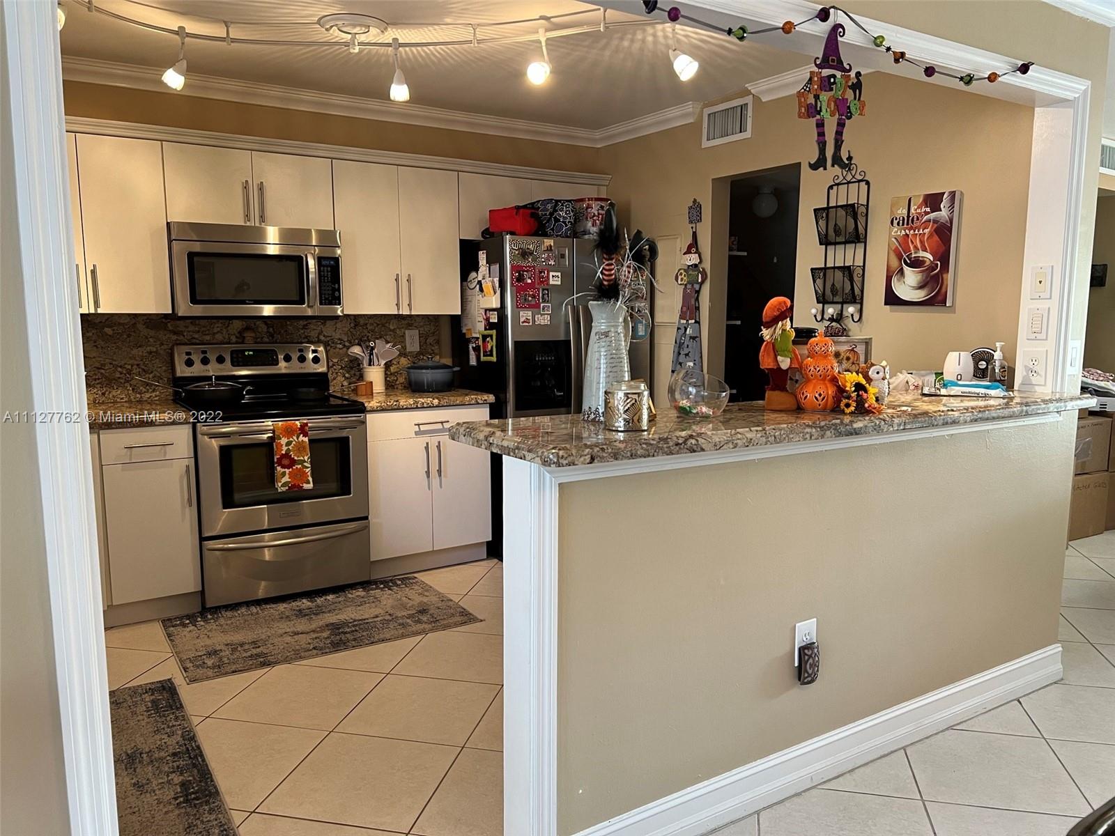 KENDALE LAKES TOWNHOUSE C - Residential