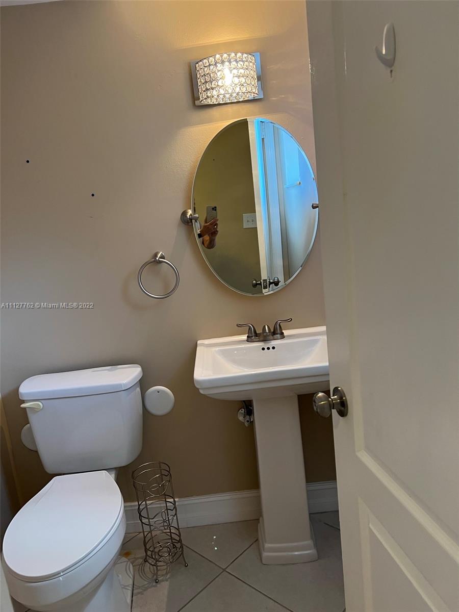 KENDALE LAKES TOWNHOUSE C - Residential