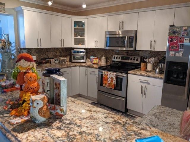 KENDALE LAKES TOWNHOUSE C - Residential