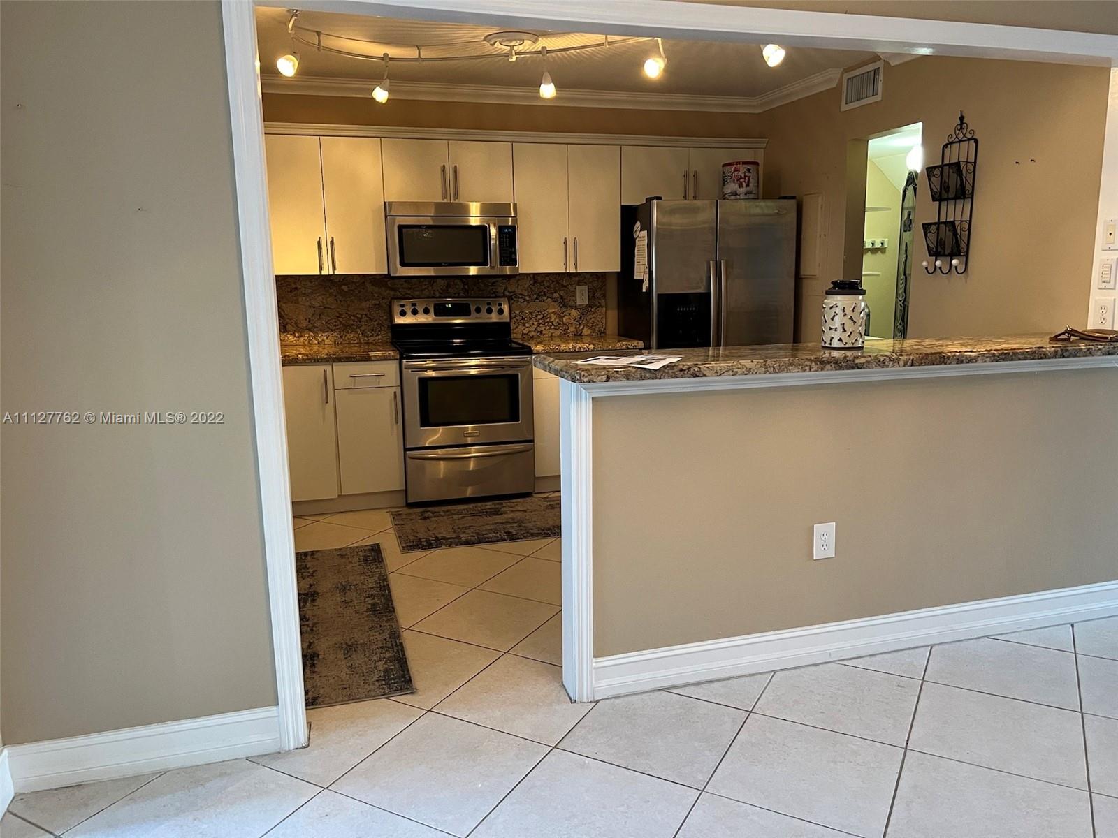 KENDALE LAKES TOWNHOUSE C - Residential