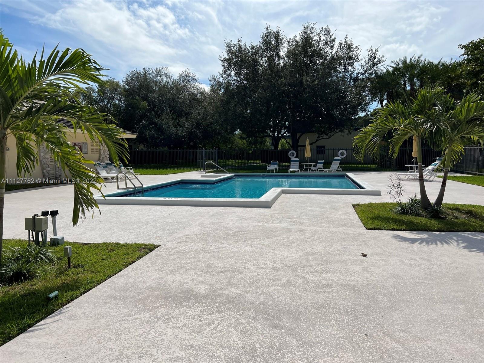 KENDALE LAKES TOWNHOUSE C - Residential