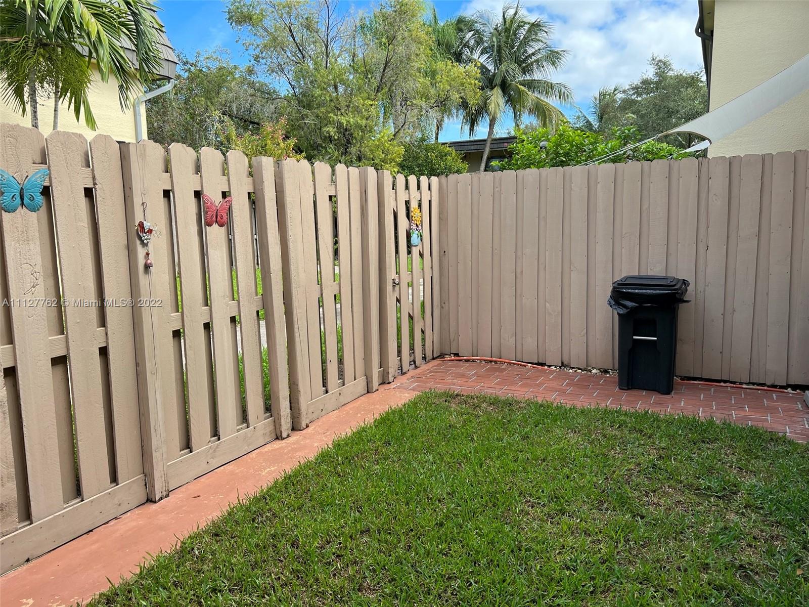 KENDALE LAKES TOWNHOUSE C - Residential