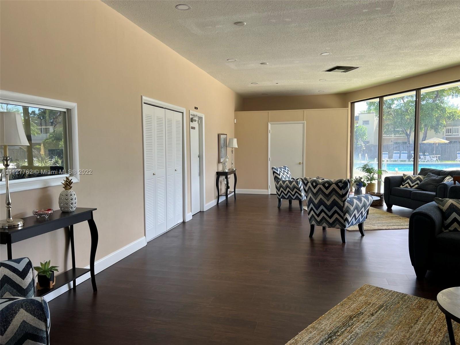 KENDALE LAKES TOWNHOUSE C - Residential