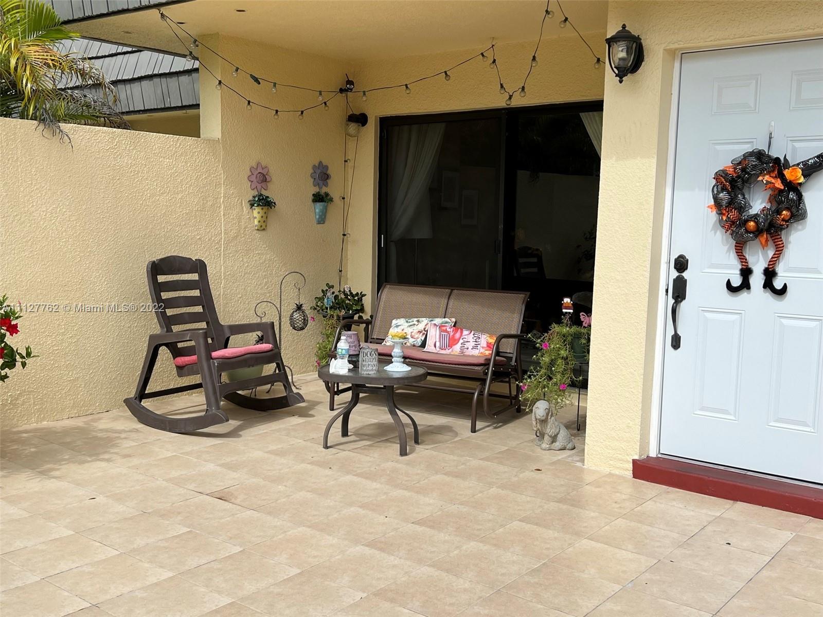 KENDALE LAKES TOWNHOUSE C - Residential