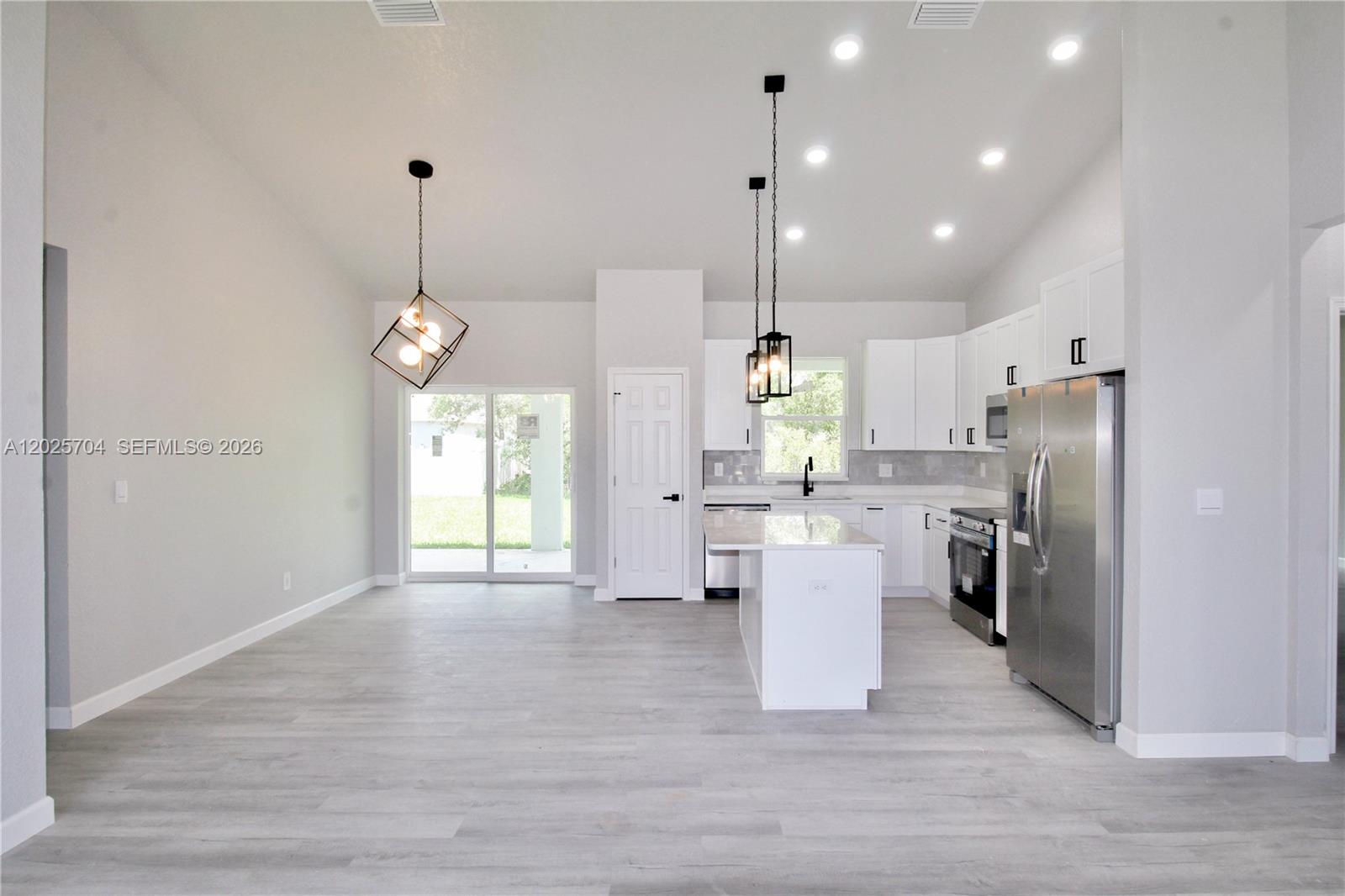 SUN N LAKE EST OF SEBRING - Residential