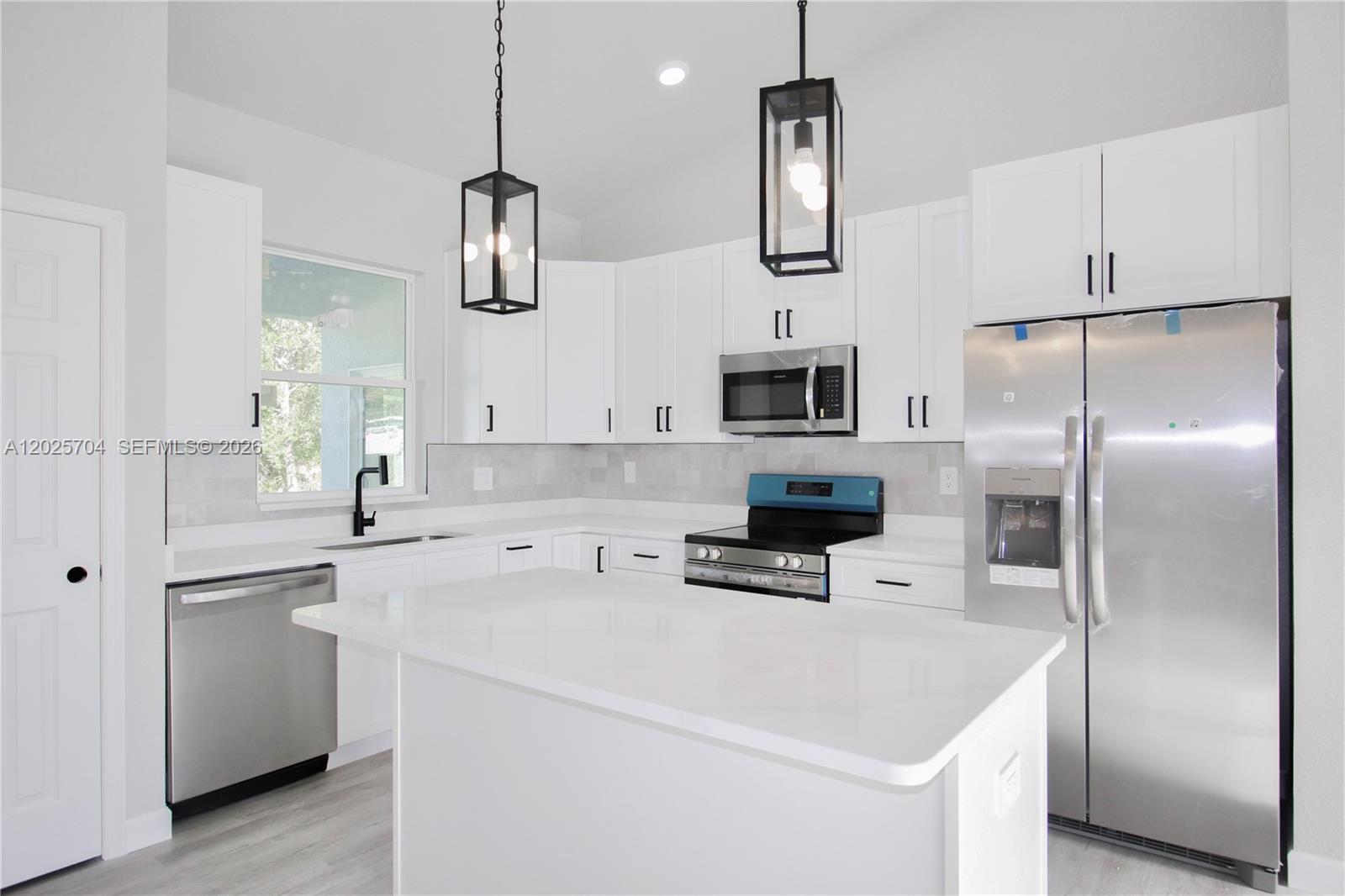 SUN N LAKE EST OF SEBRING - Residential