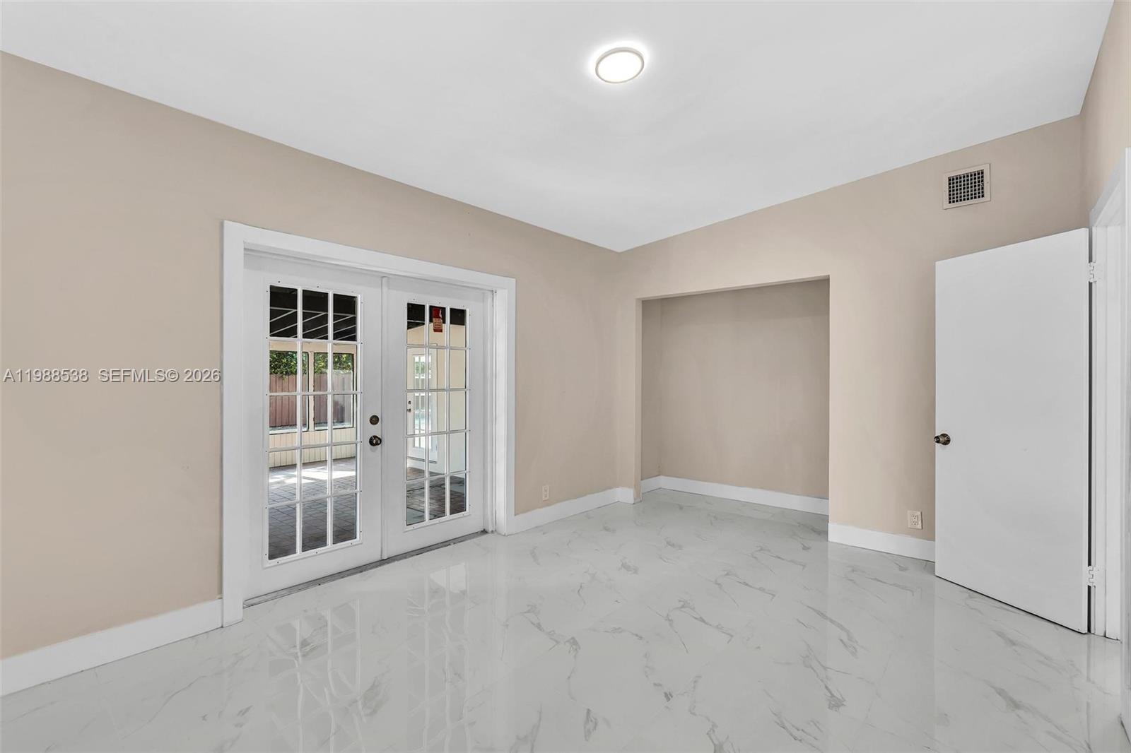 SHERWOOD FOREST - Residential Lease