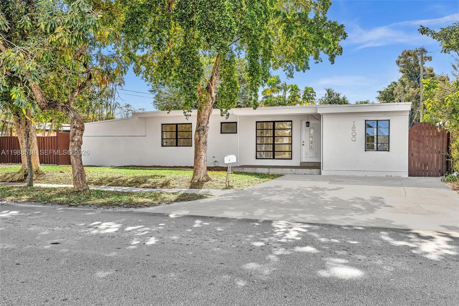 SHERWOOD FOREST - Residential Lease
