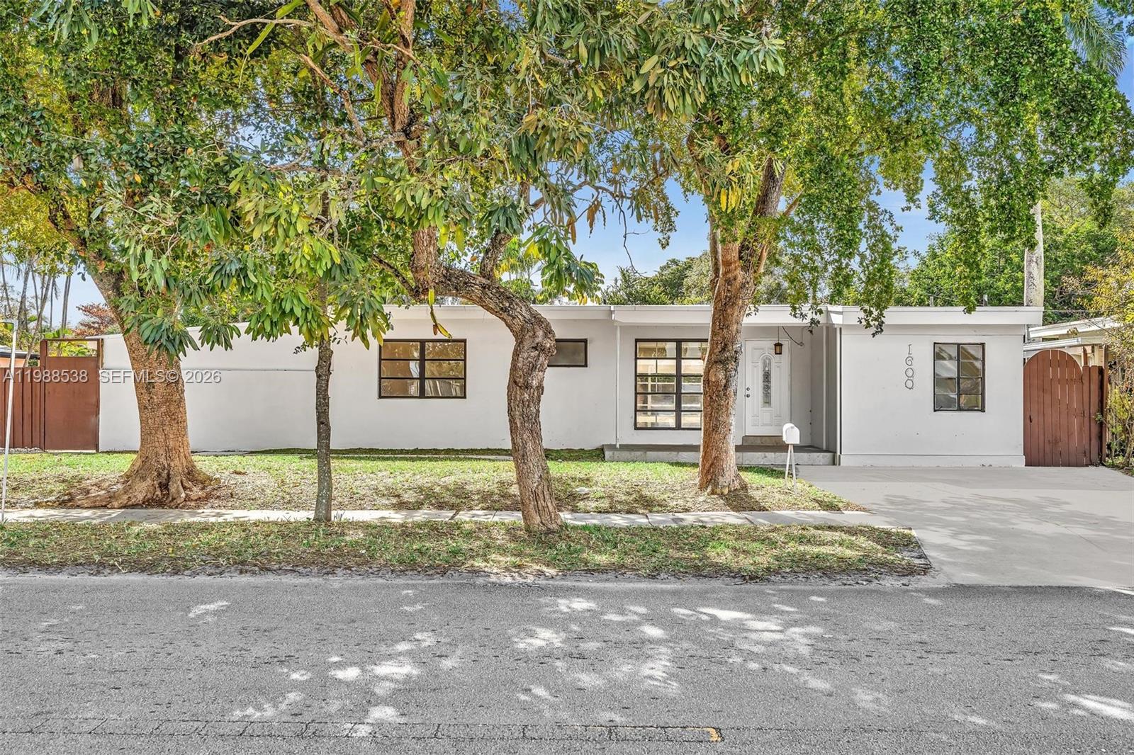 SHERWOOD FOREST - Residential Lease