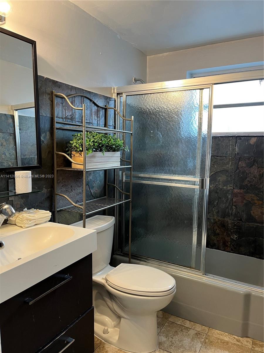 CASA-BISCAYNE CO-OP APTS - Residential Lease