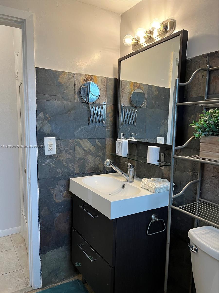CASA-BISCAYNE CO-OP APTS - Residential Lease