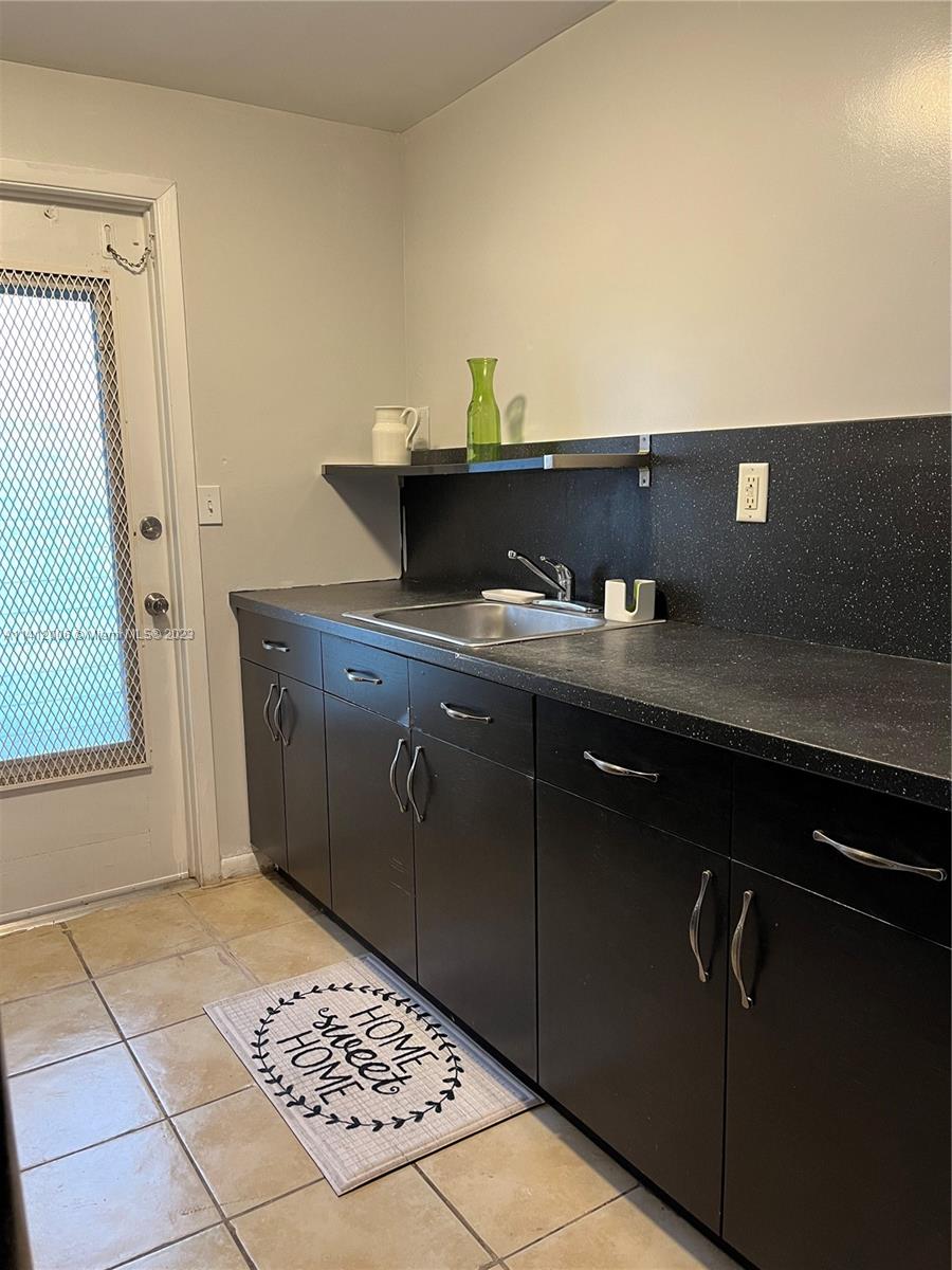 CASA-BISCAYNE CO-OP APTS - Residential Lease