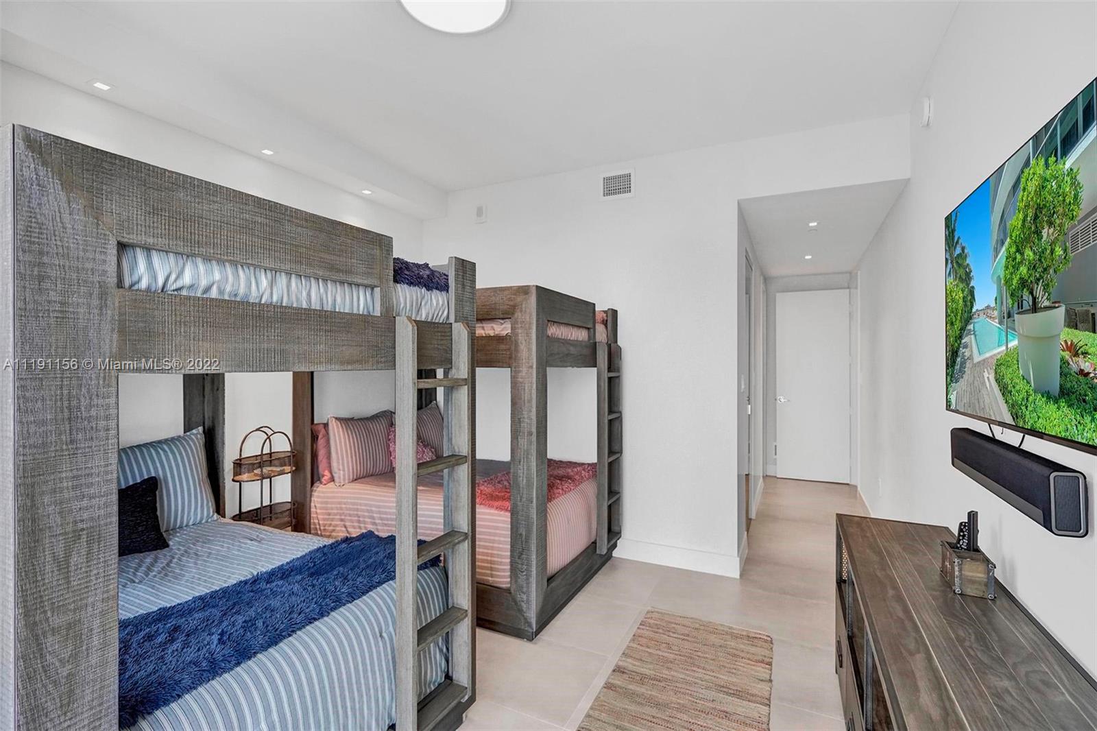 ARIA ON THE BAY CONDO - Residential