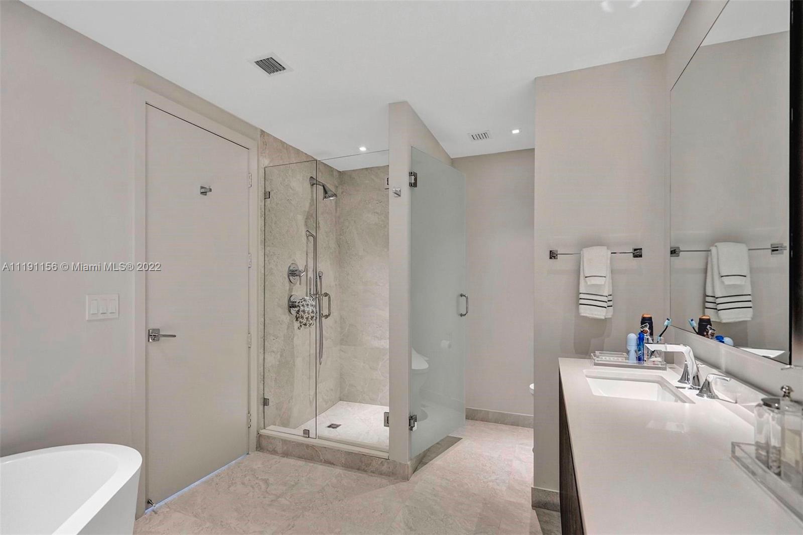 ARIA ON THE BAY CONDO - Residential