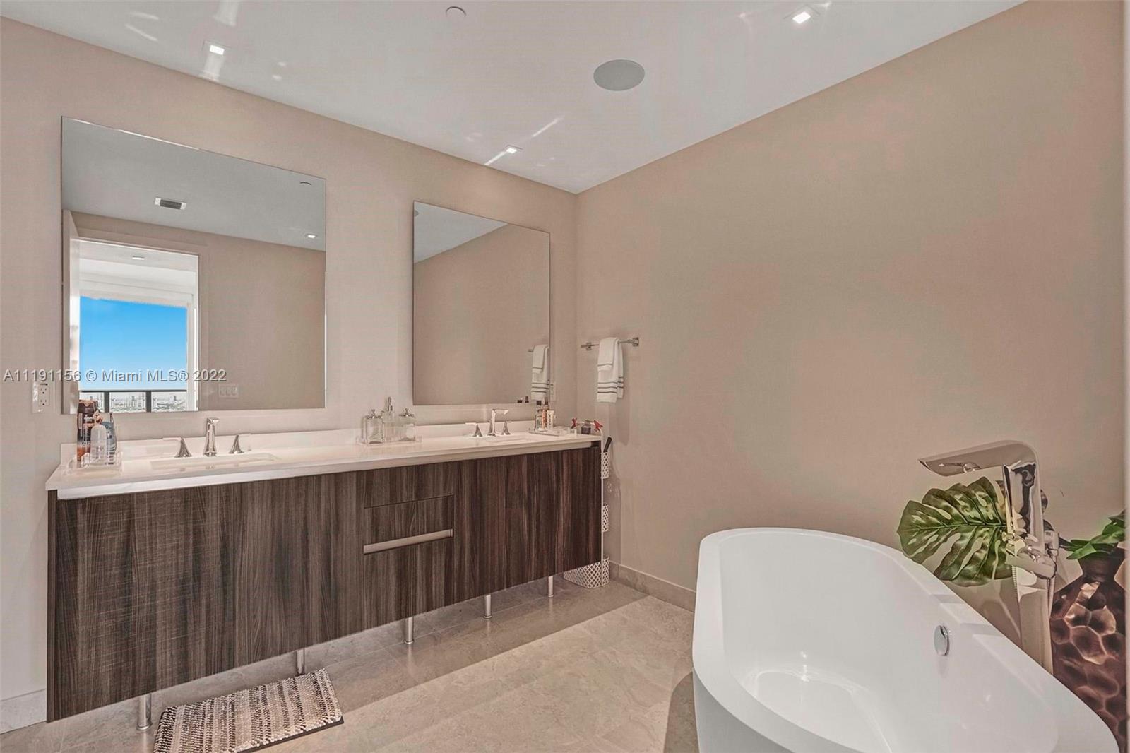 ARIA ON THE BAY CONDO - Residential