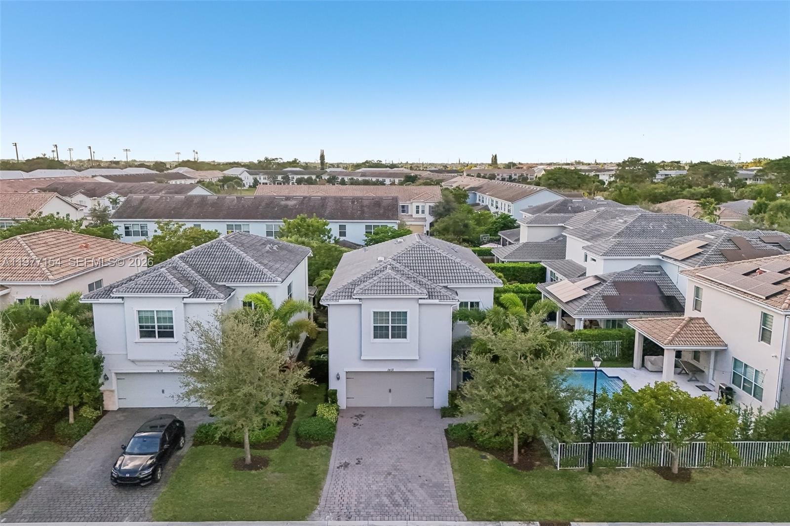 HILLCREST COUNTRY CLUB SO - Residential