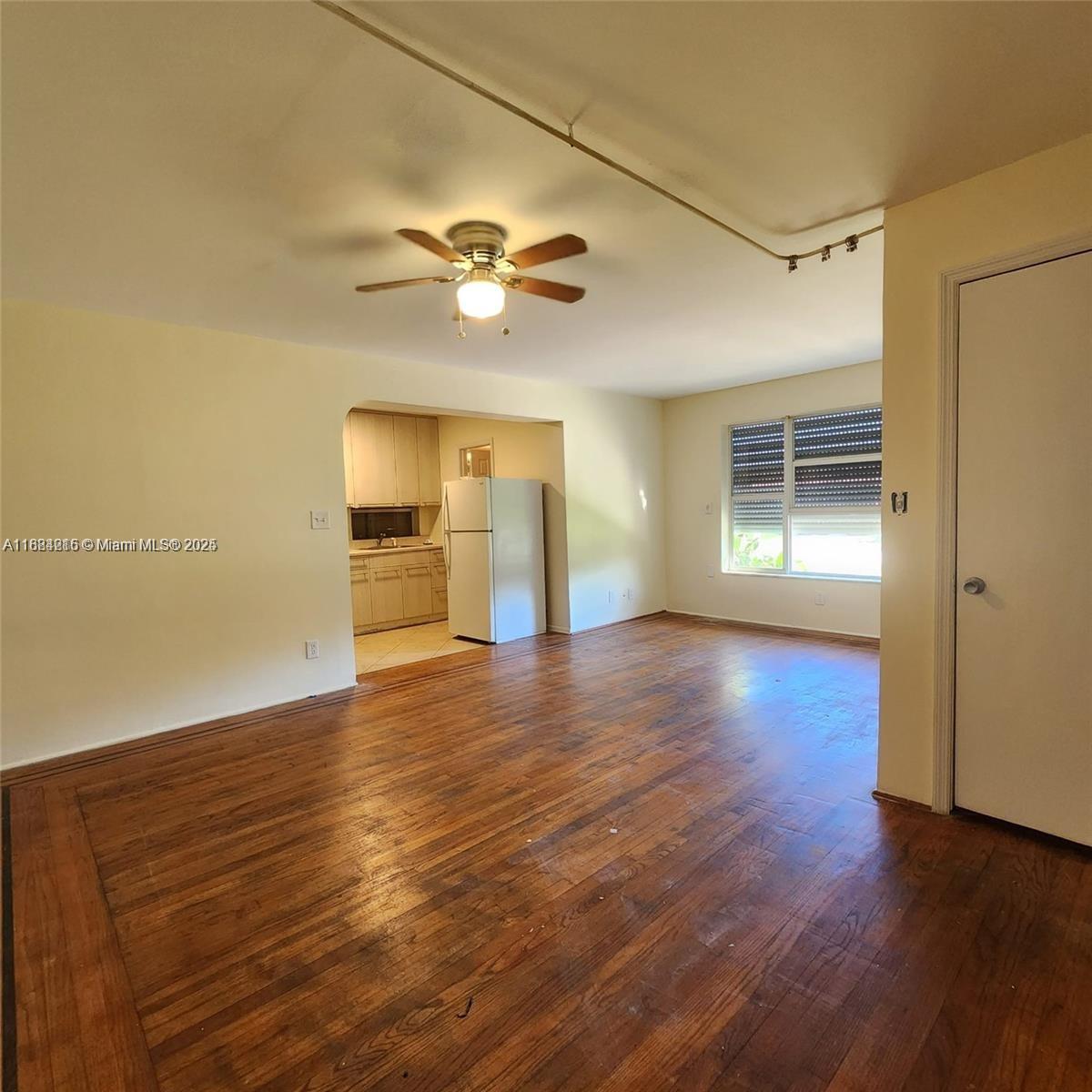 Shangri-La 18-8 B - Residential