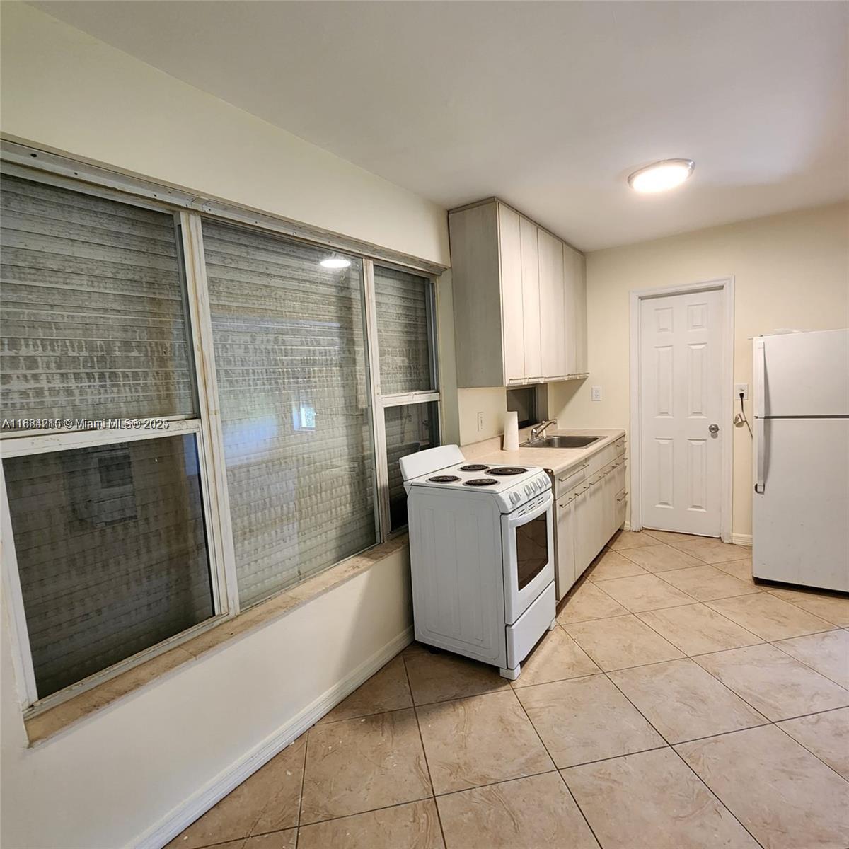 Shangri-La 18-8 B - Residential