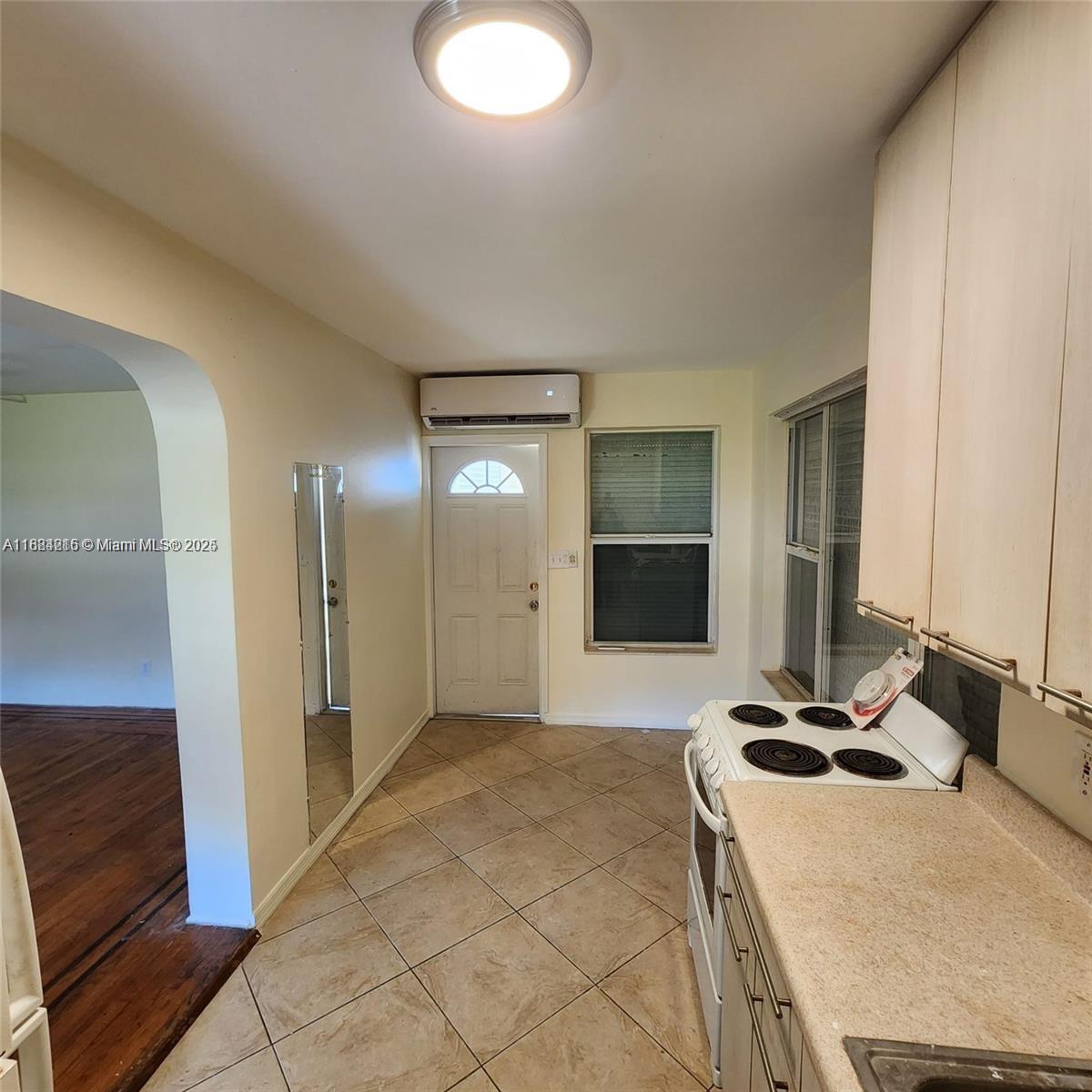 Shangri-La 18-8 B - Residential