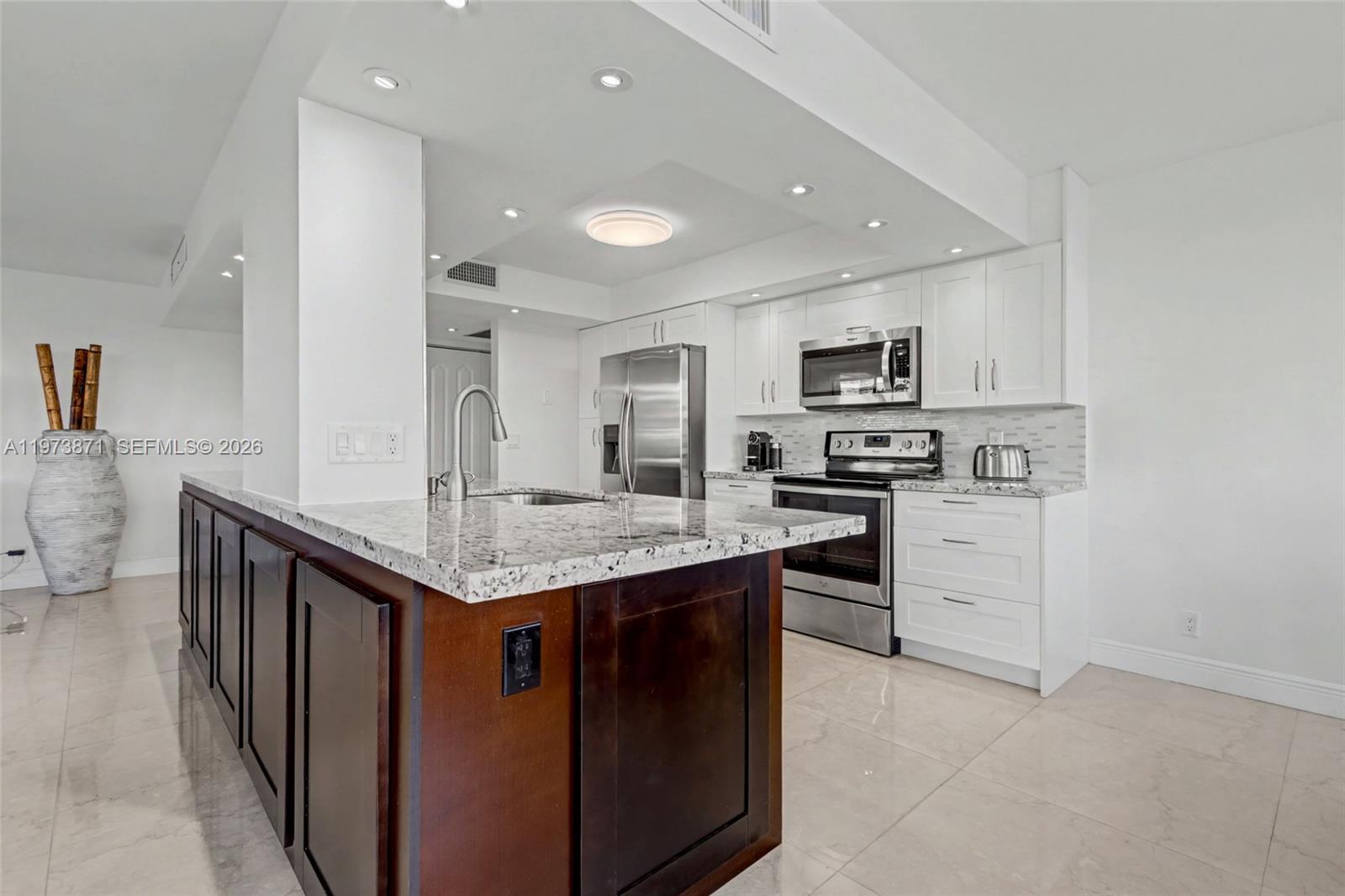 AVANT GARDE CONDO - Residential