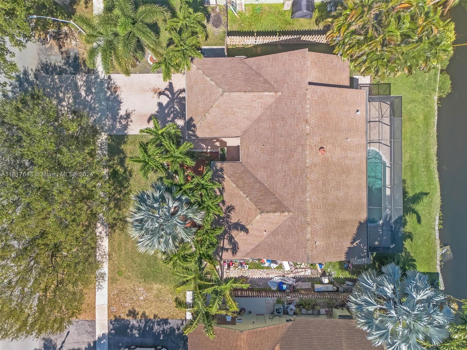 ROLLING HILLS LAKE ESTATE - Residential
