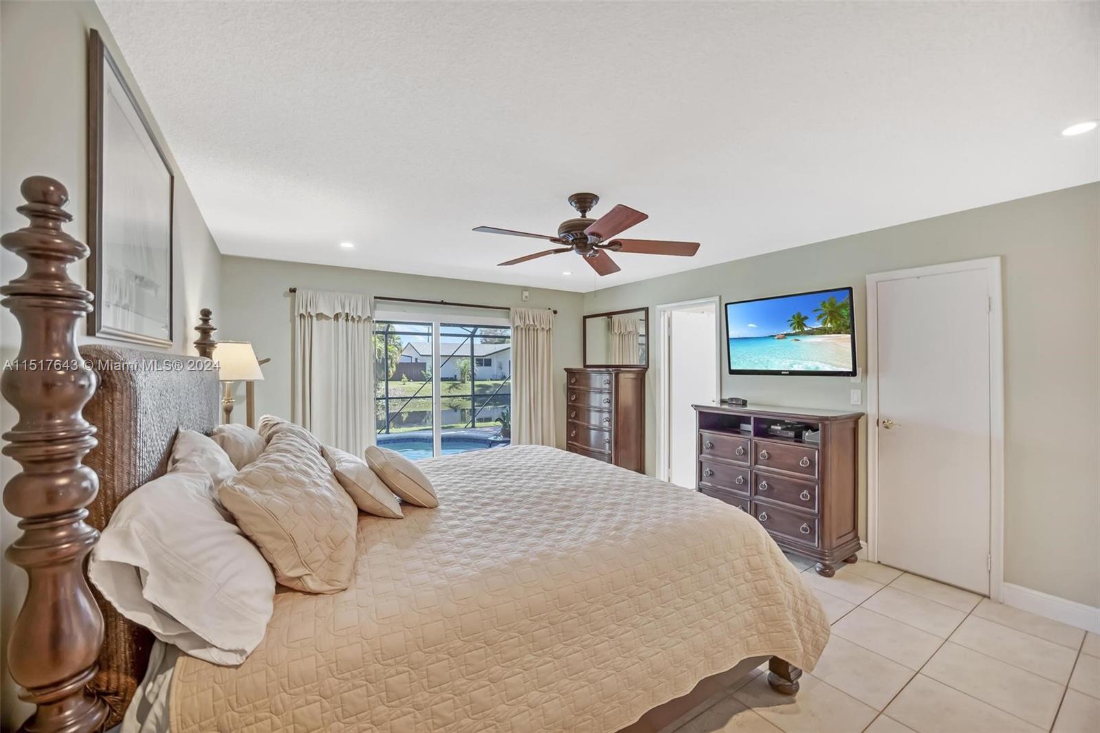 ROLLING HILLS LAKE ESTATE - Residential