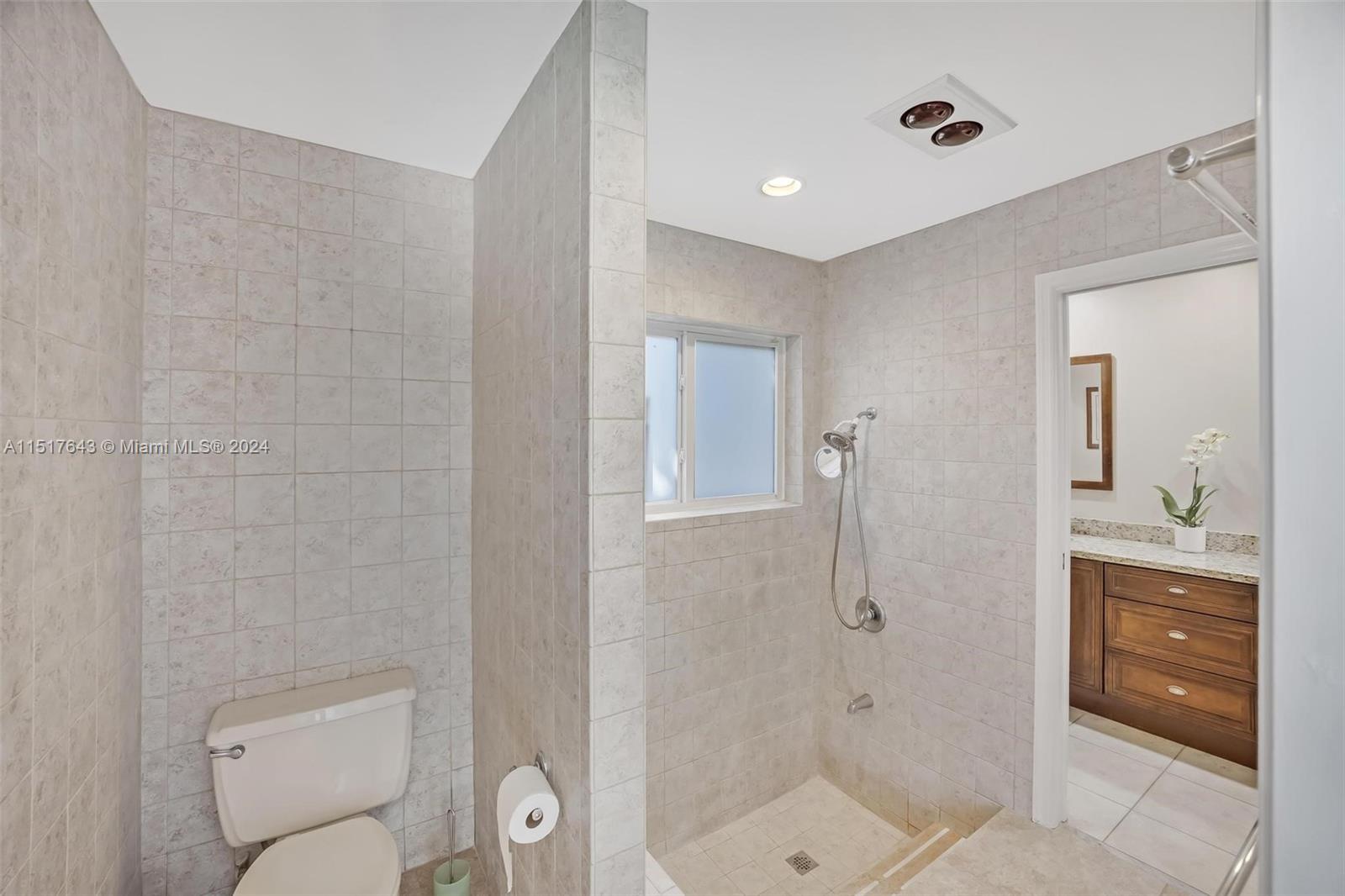 ROLLING HILLS LAKE ESTATE - Residential