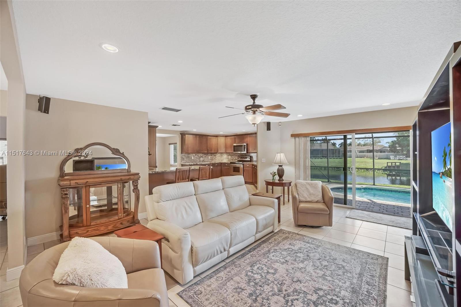 ROLLING HILLS LAKE ESTATE - Residential