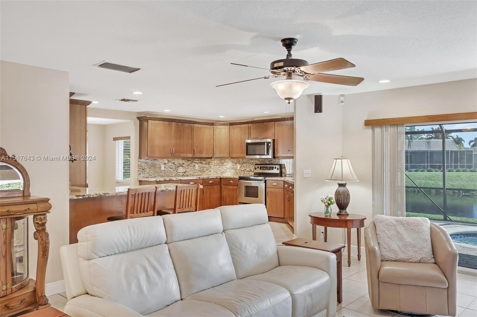 ROLLING HILLS LAKE ESTATE - Residential