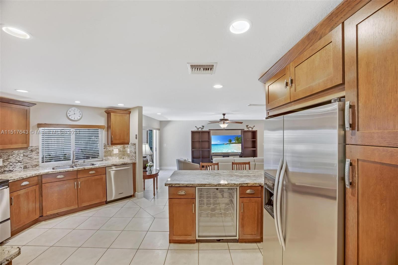 ROLLING HILLS LAKE ESTATE - Residential