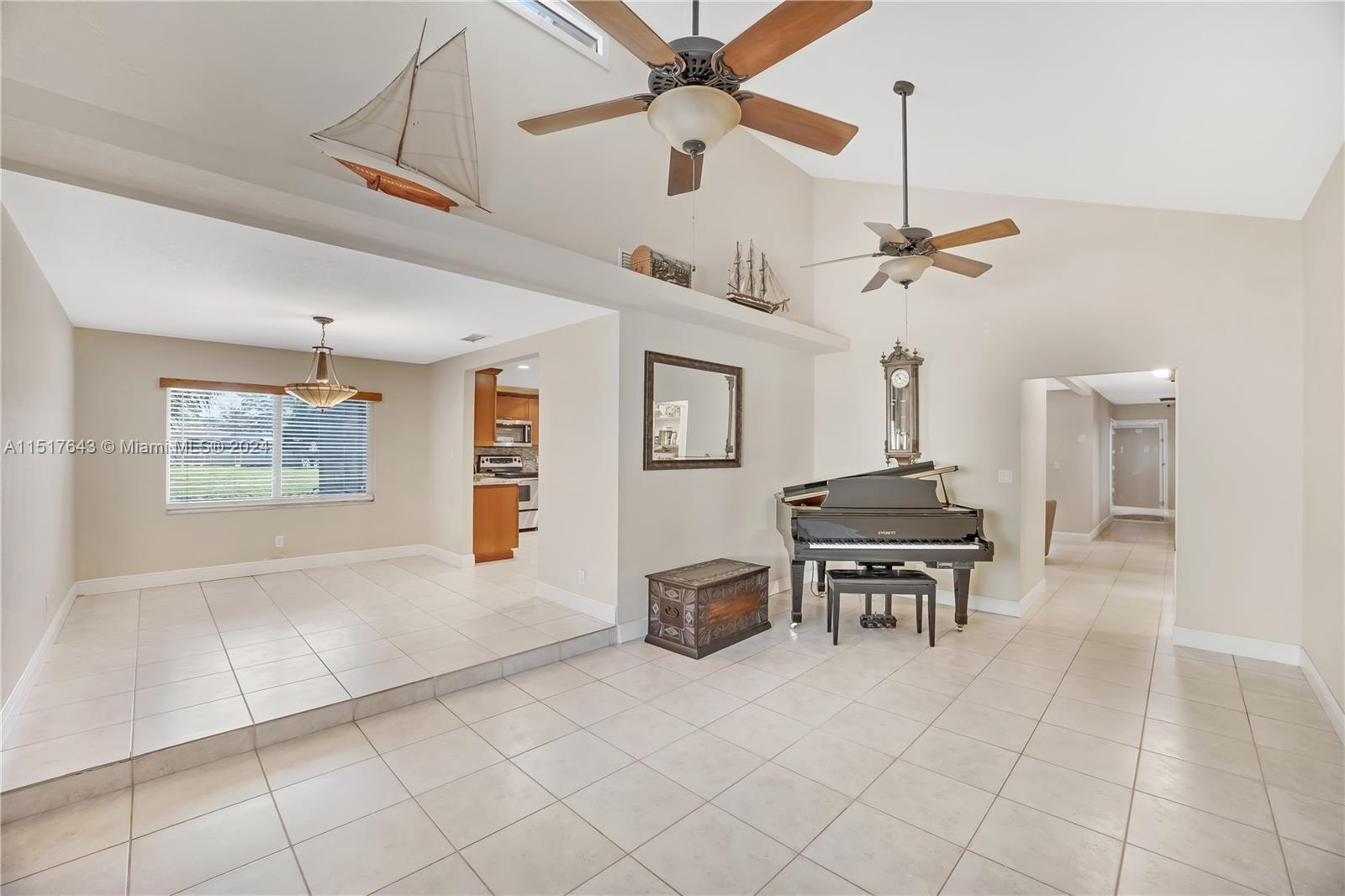 ROLLING HILLS LAKE ESTATE - Residential