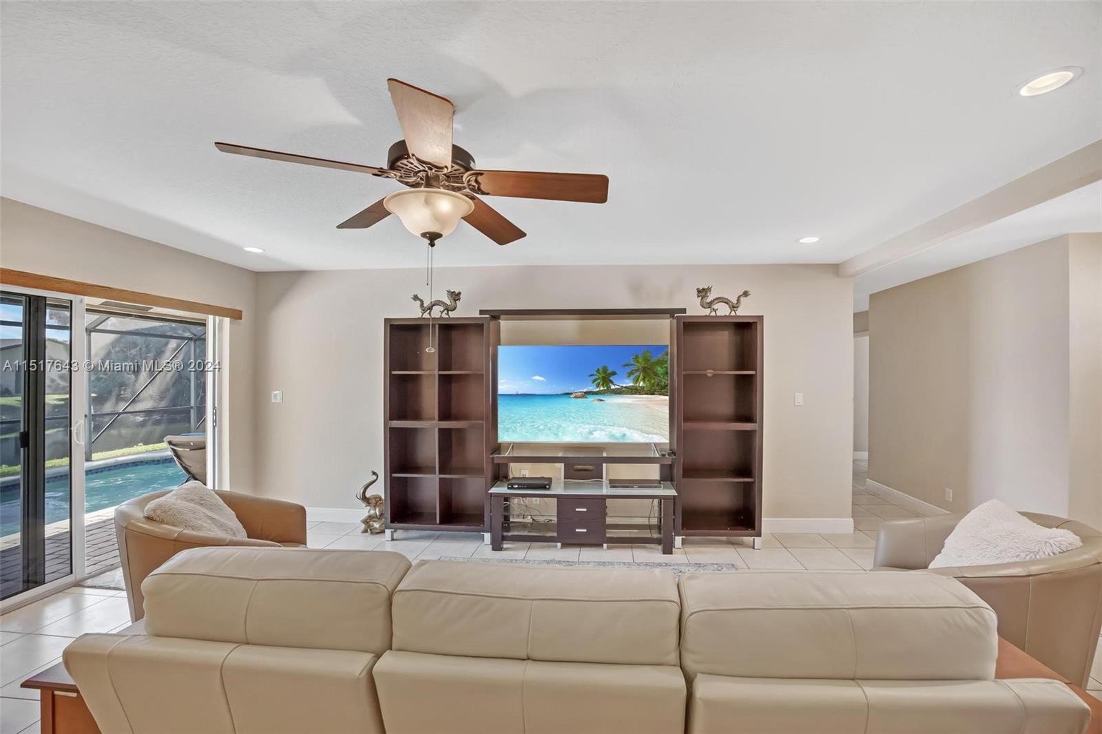 ROLLING HILLS LAKE ESTATE - Residential