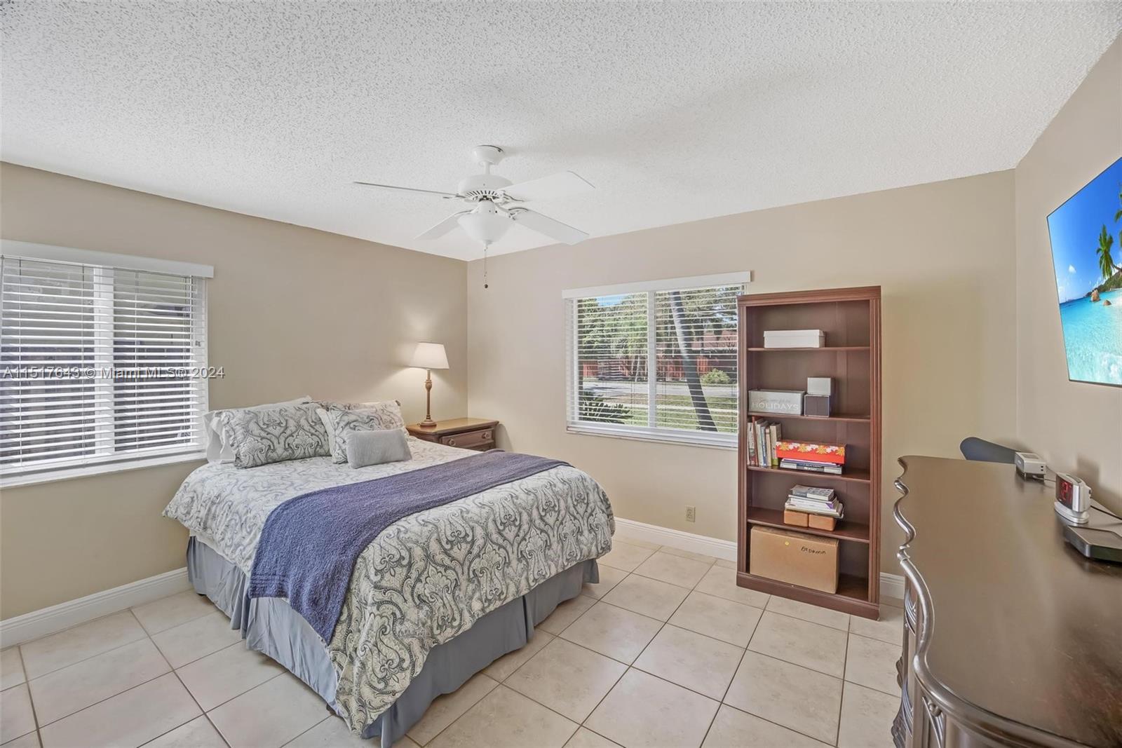 ROLLING HILLS LAKE ESTATE - Residential