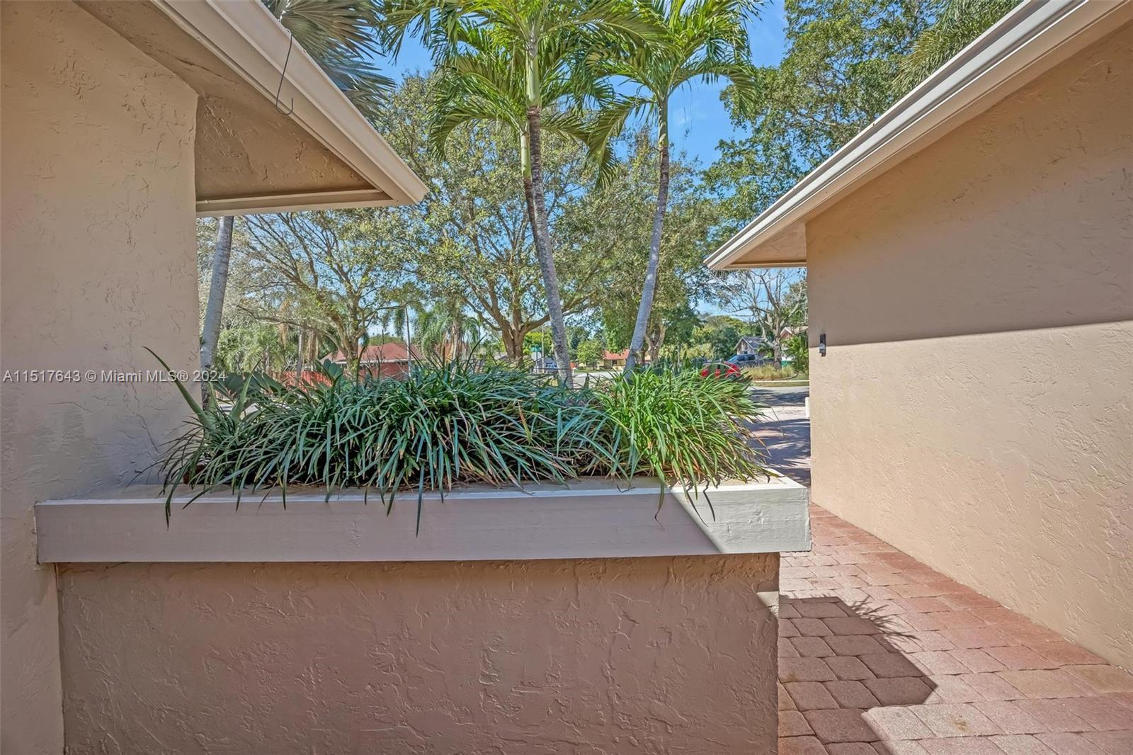 ROLLING HILLS LAKE ESTATE - Residential