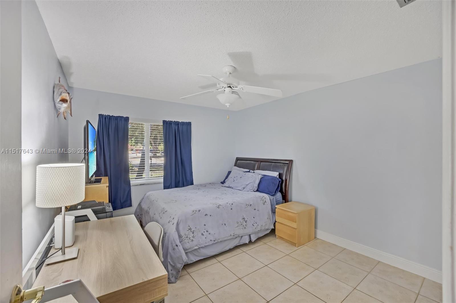ROLLING HILLS LAKE ESTATE - Residential