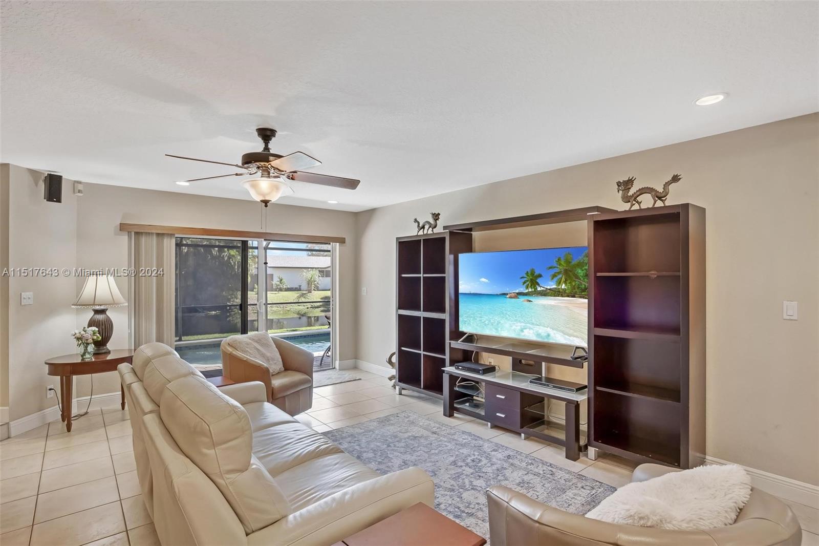 ROLLING HILLS LAKE ESTATE - Residential