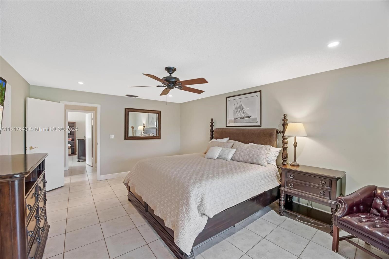 ROLLING HILLS LAKE ESTATE - Residential