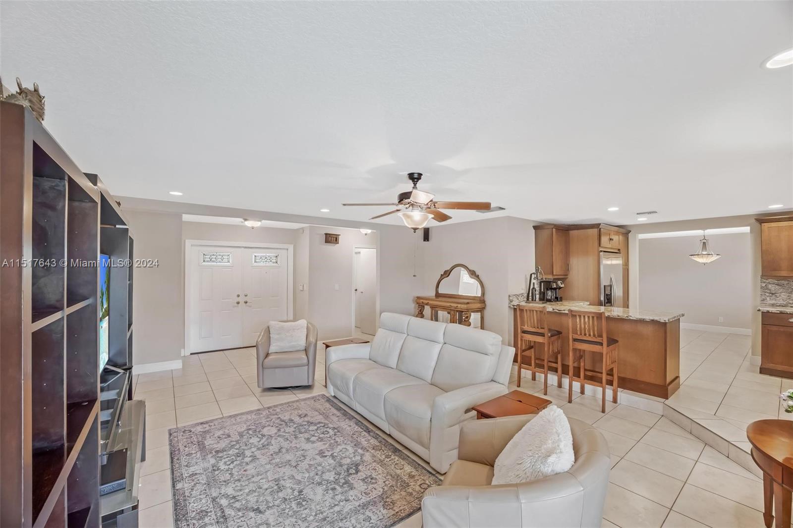 ROLLING HILLS LAKE ESTATE - Residential