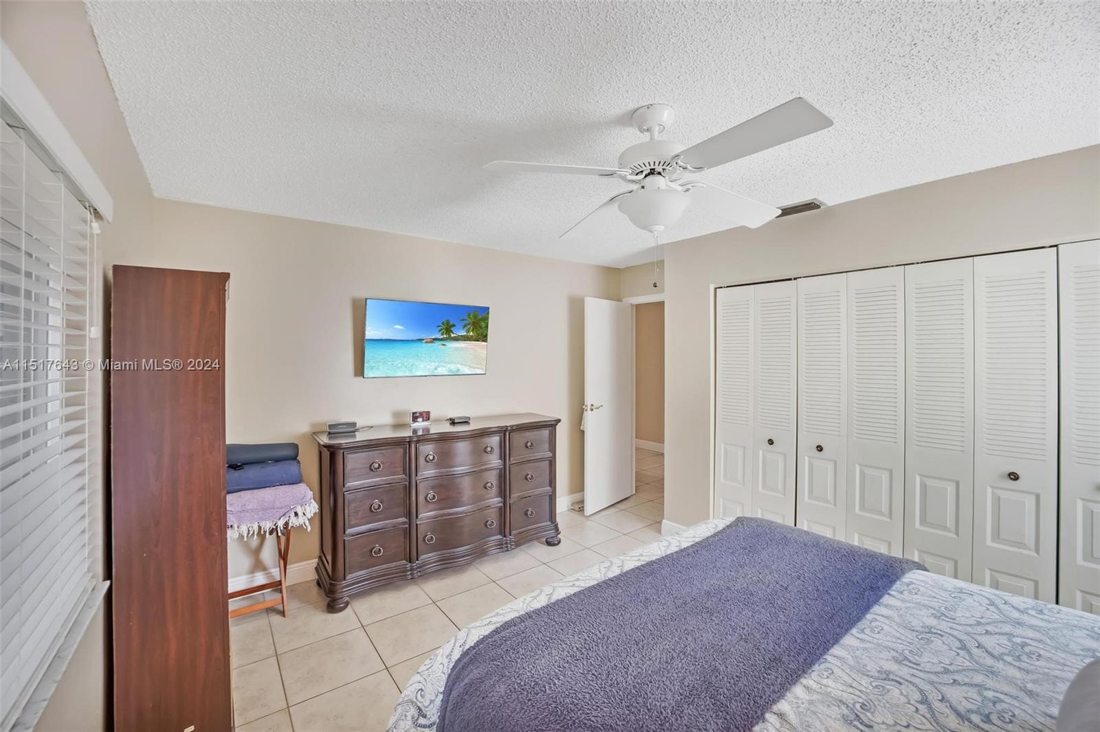 ROLLING HILLS LAKE ESTATE - Residential