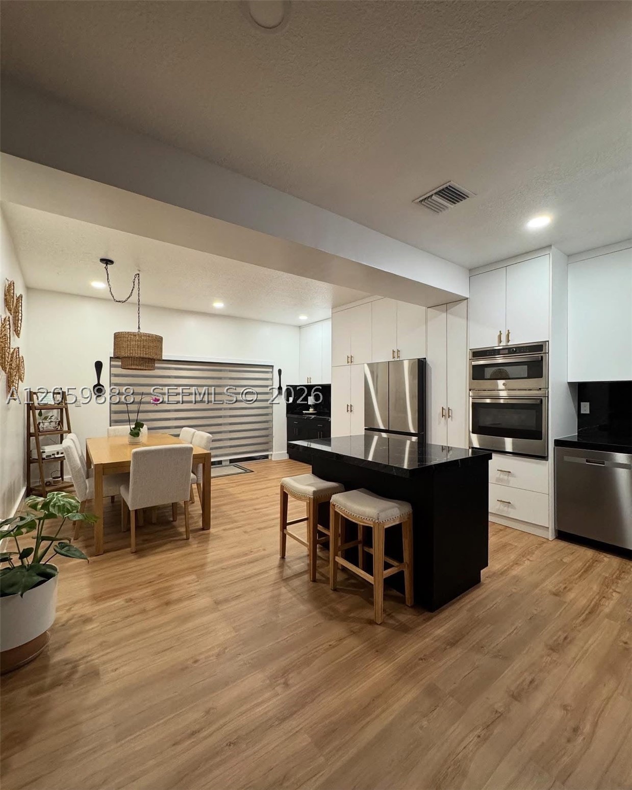 TWIN LAKE SHORES CENTRAL - Residential