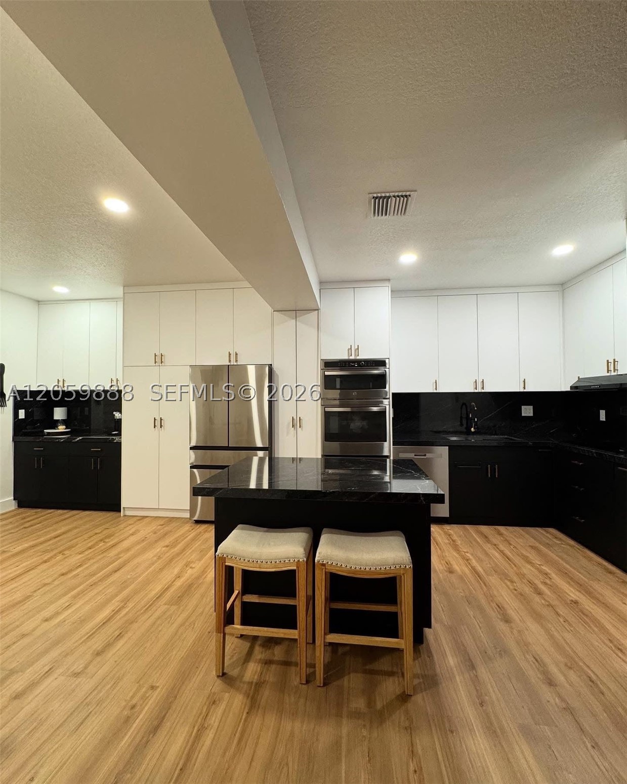 TWIN LAKE SHORES CENTRAL - Residential
