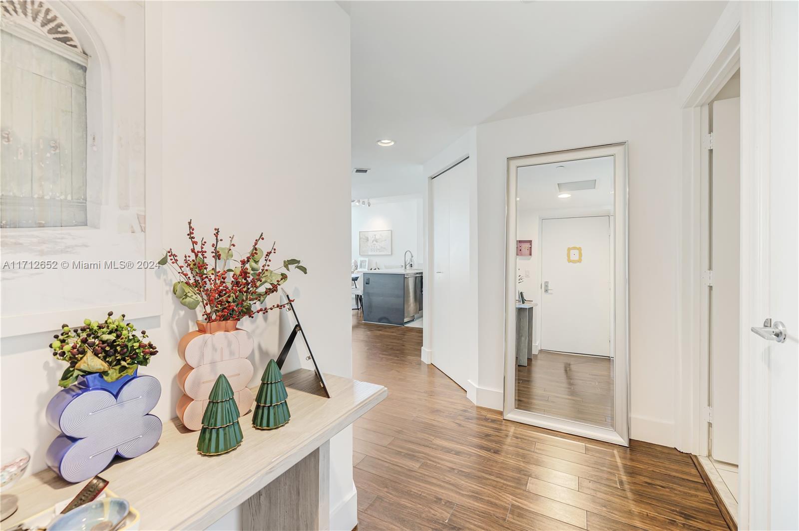 Beautiful corner unit at 500 Brickell, offering 2 bedrooms, 2 full baths and 1200 sqf of luxury living space with stunning river and bay views. The master bath is equipped with double vanities, marble countertops and jacuzzi tub, while both bathrooms offer glass-enclosed showers. Residents of 500 Brickell enjoy a wide array of world-class amenities, including a heated rooftop pool with panoramic views, a circular infinity-edge pool, a state-of-the-art fitness center, and a luxurious spa, club room, sports bar, wine cellar, a movie theater, and 24 hour concierge and valet parking. All os this, just steps away from City Center, Mary Brickell Village and Downtown Miami!! Seller direct financing possible depending on credentials and conditions.