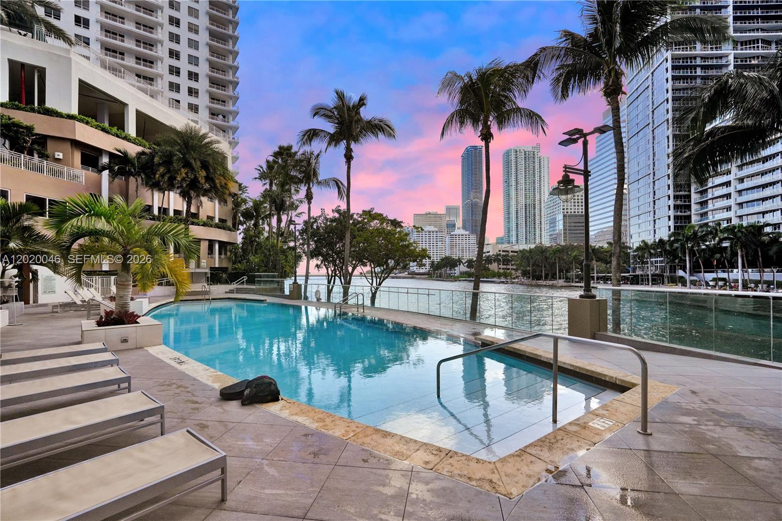 CARBONELL CONDO - Residential