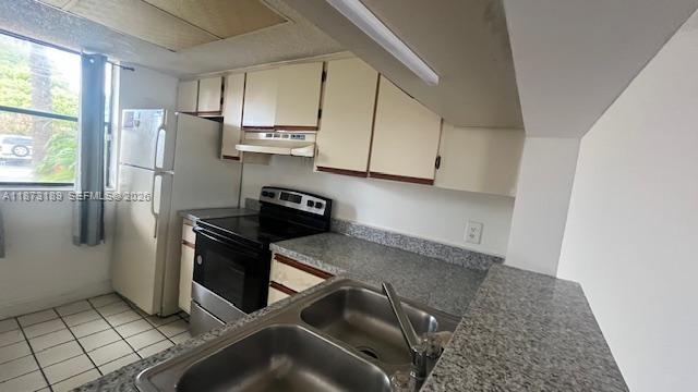 VILLAS AT LAKEVIEW CONDO - Residential