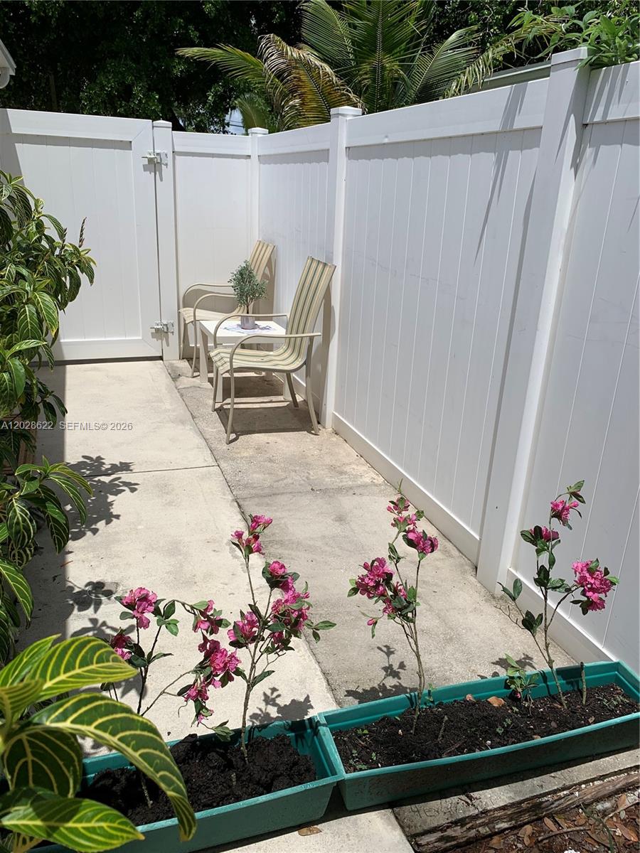 KERWOOD MANOR - Residential Lease