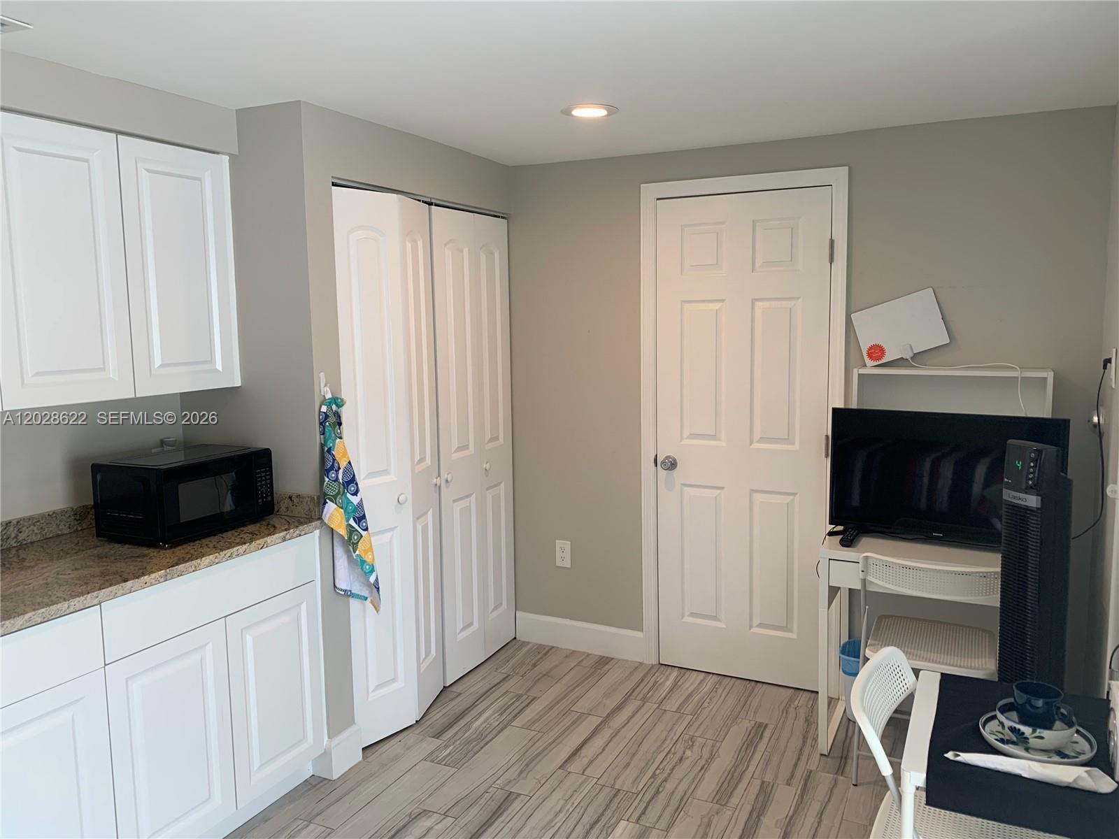 KERWOOD MANOR - Residential Lease