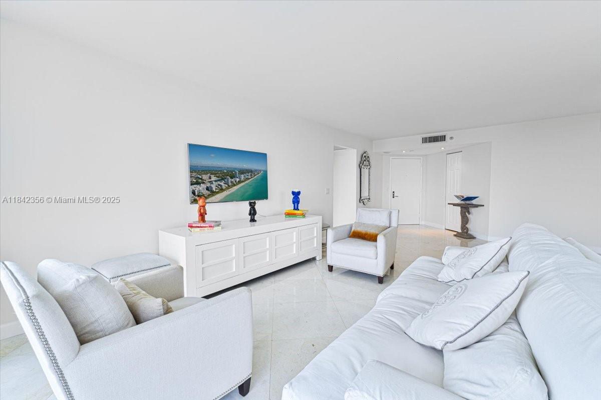 MYSTIC POINTE TOWER 400 C - Residential