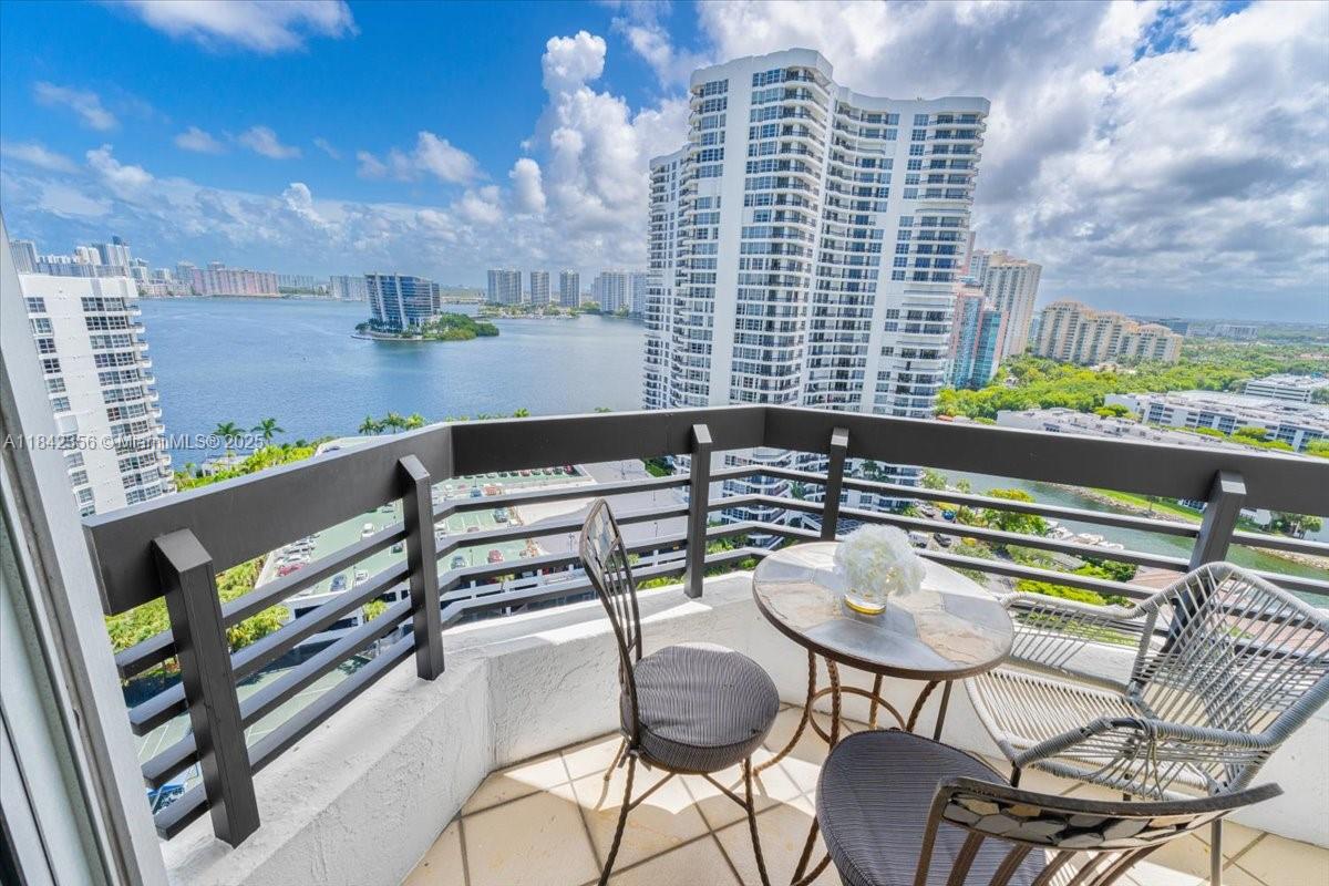 MYSTIC POINTE TOWER 400 C - Residential